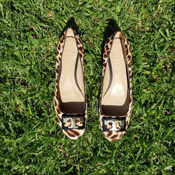 Tory Burch Gigi Leopard Calf Hair Block Heel Pumps - Picture 5 of 9